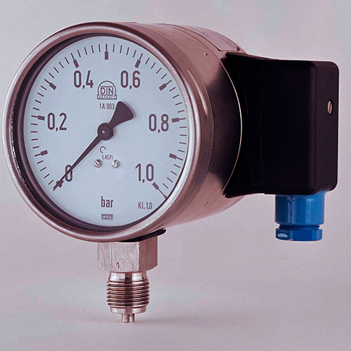 First steps from mechanical to electronic instruments